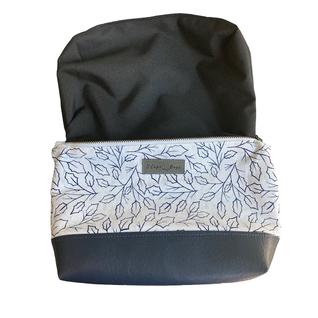 Winter Leaves Deluxe South Cape Bag with black interior